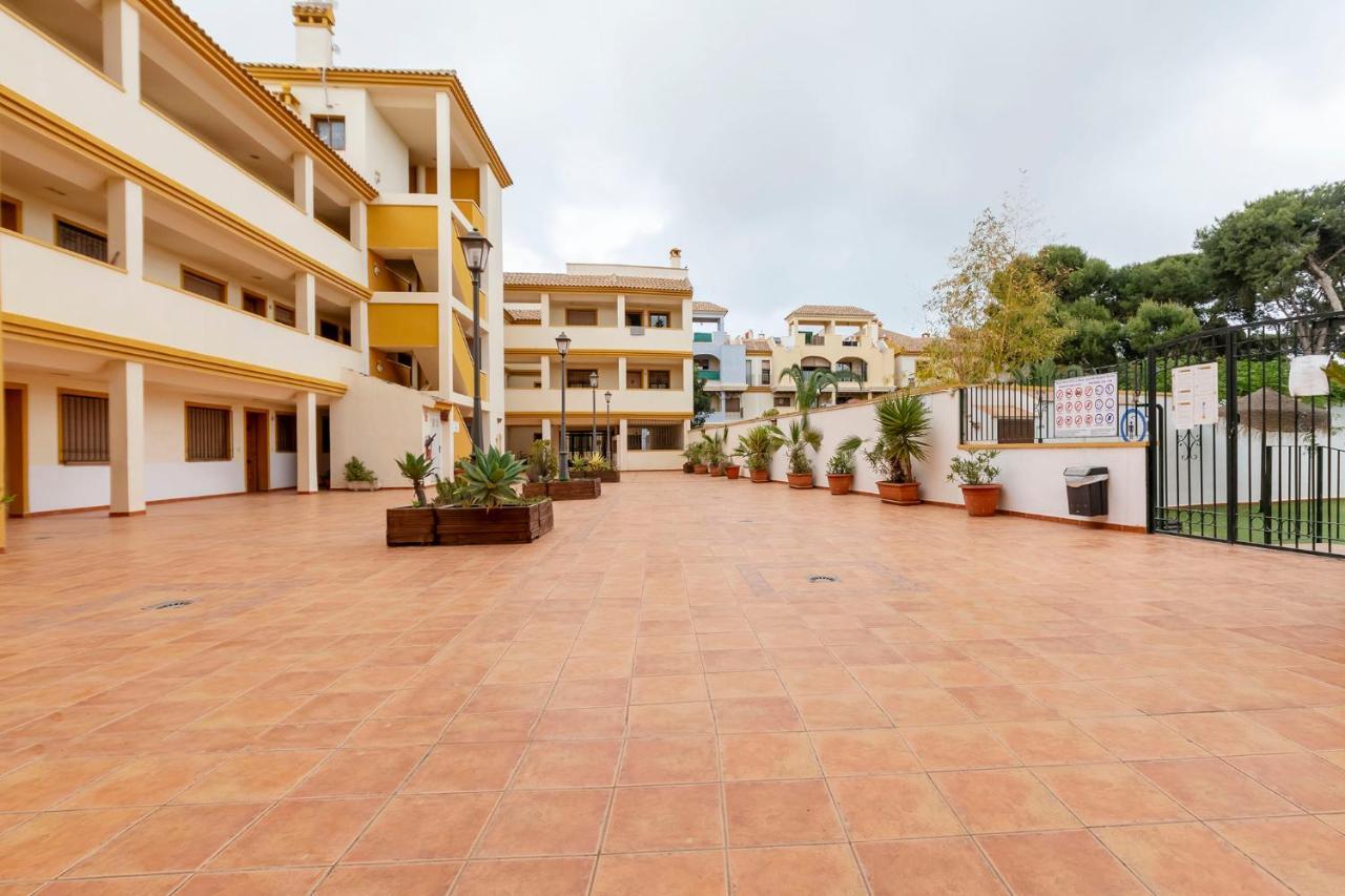 Atico Con Terraza-Solarium Y Piscina 4-6 Personas Wifi A/C Apartment Roda Екстериор снимка