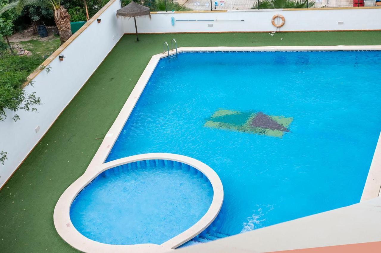 Atico Con Terraza-Solarium Y Piscina 4-6 Personas Wifi A/C Apartment Roda Екстериор снимка
