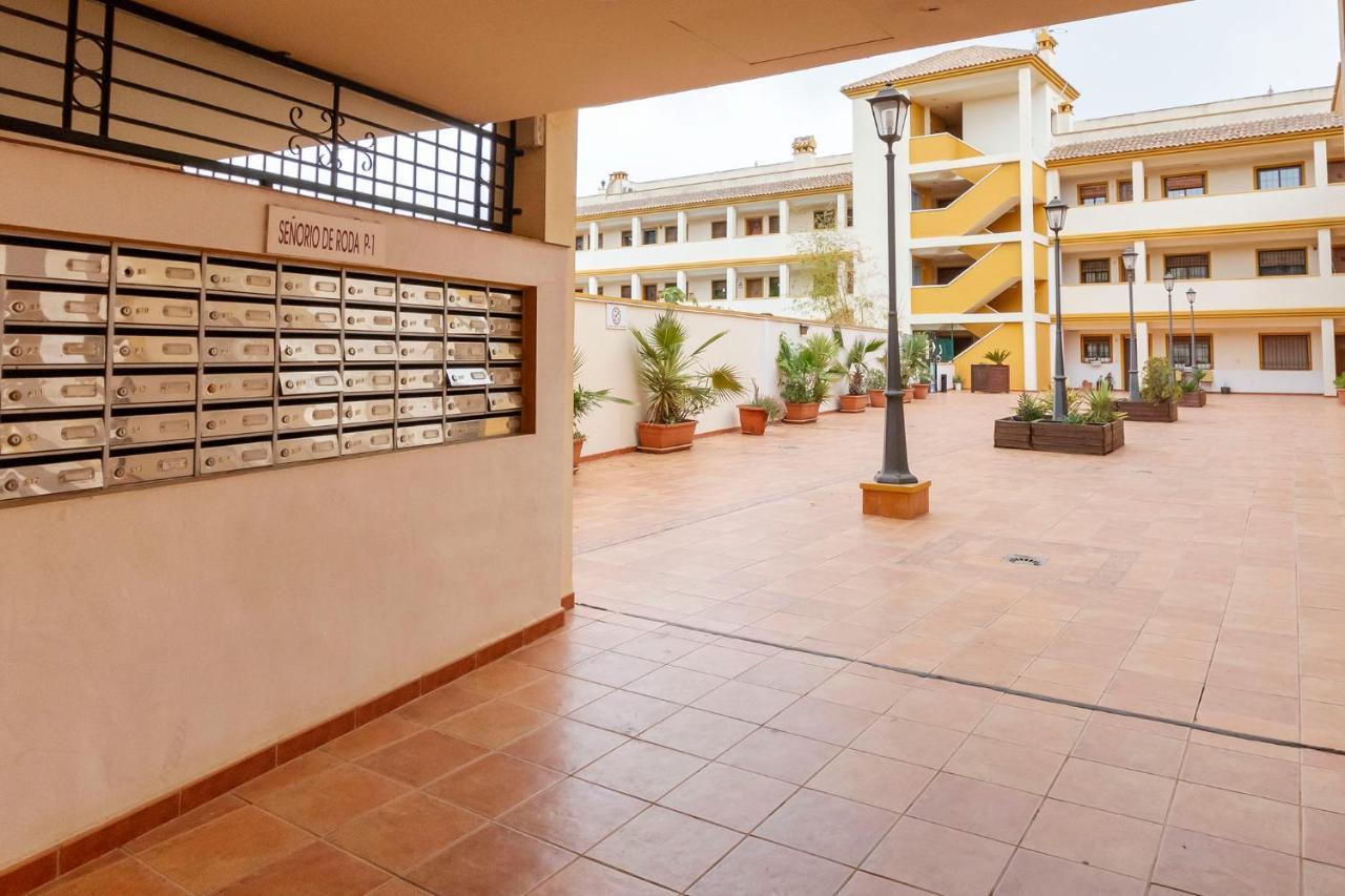 Atico Con Terraza-Solarium Y Piscina 4-6 Personas Wifi A/C Apartment Roda Екстериор снимка